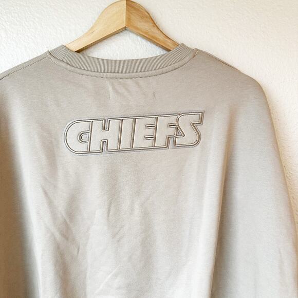 Kansas City Chiefs Women’s Cropped Sweatshirt Pro Line NFL Crewneck Tan Pullover - Picture 7 of 10